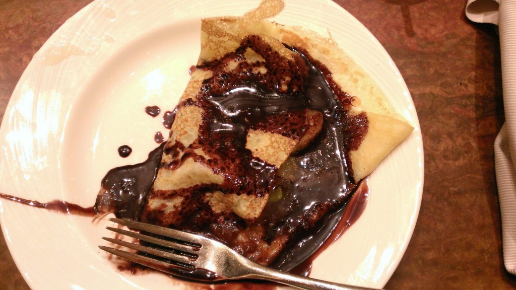 apple-crepe-with-chocolate-sauce