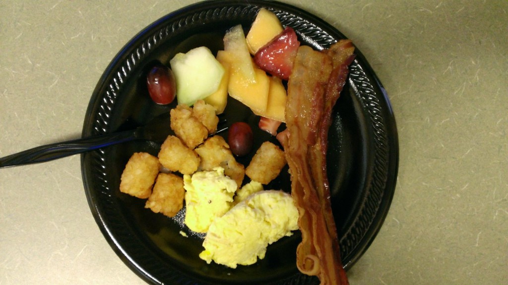 bacon-tater-tots-cantaloupe-grapes