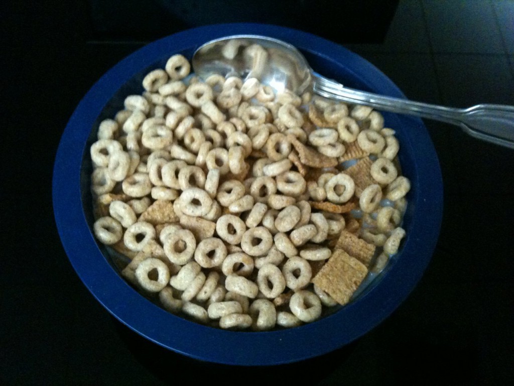 cereal-bowl-golden-grahms-honey-nut-cheerios