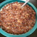 cereal-cocoa-puffs-frosted-flakes-2-percent-milk