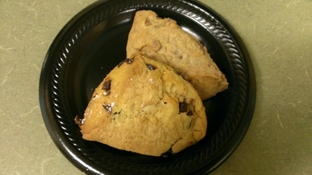 chocolate-chip-scone-and-cinnamon-scone