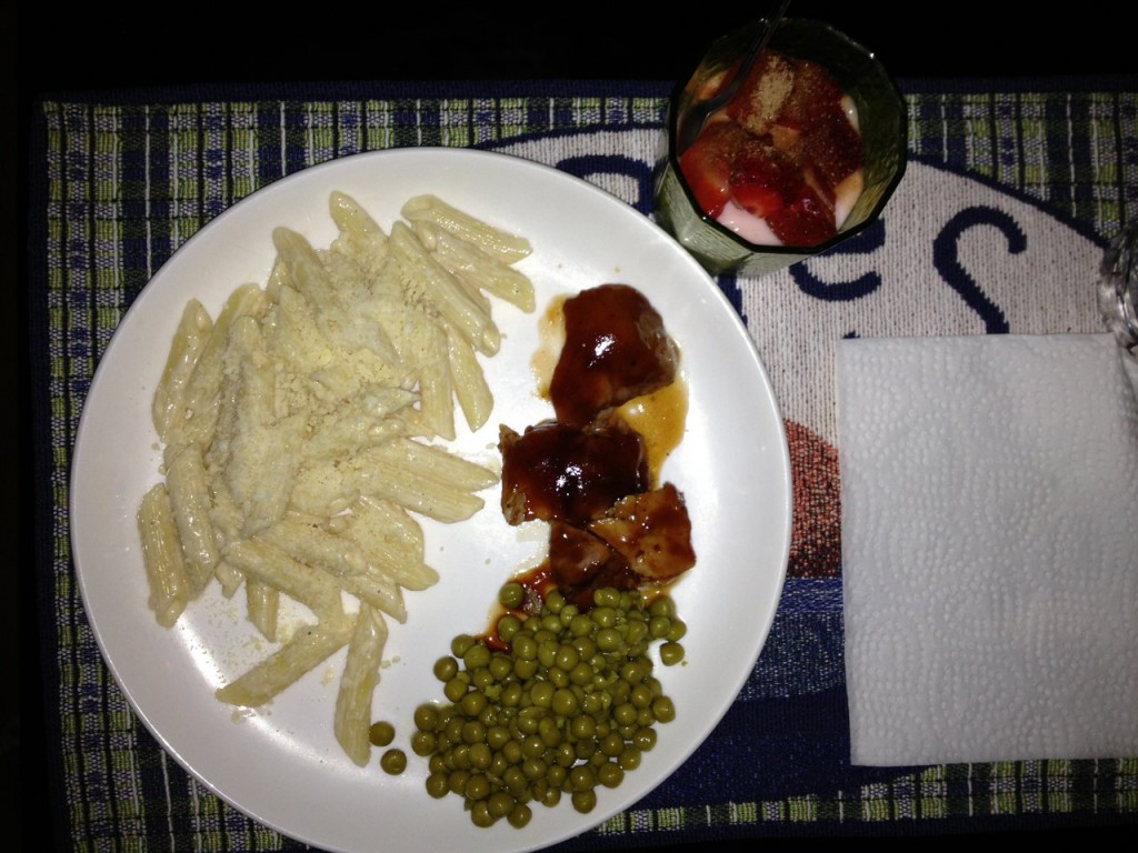 dinner-bbq-pork-alfredo-rigatoni-peas-strawberry-yogurt-with-strawberries