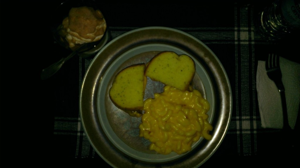 dinner-cheeseburger-on-texas-toast-macaroni-and-cheese-mixed-fruit-apple-sauce-whipped-cream-cinnamon