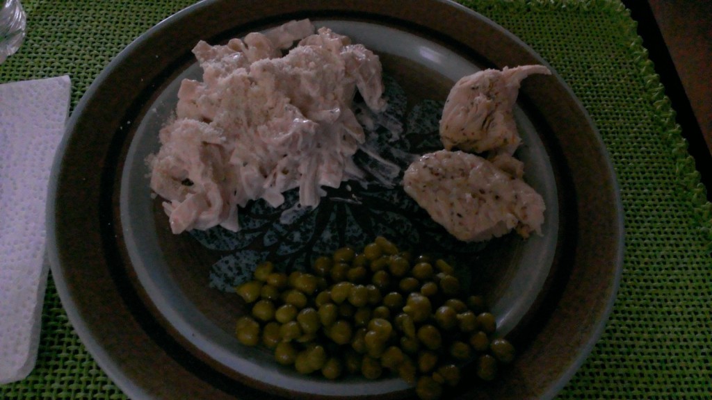 dinner-fettucini-pasta-with-chicken-peas