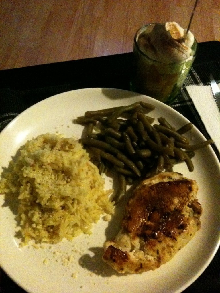 dinner-grilled-chicken-green-beans-rice-apples