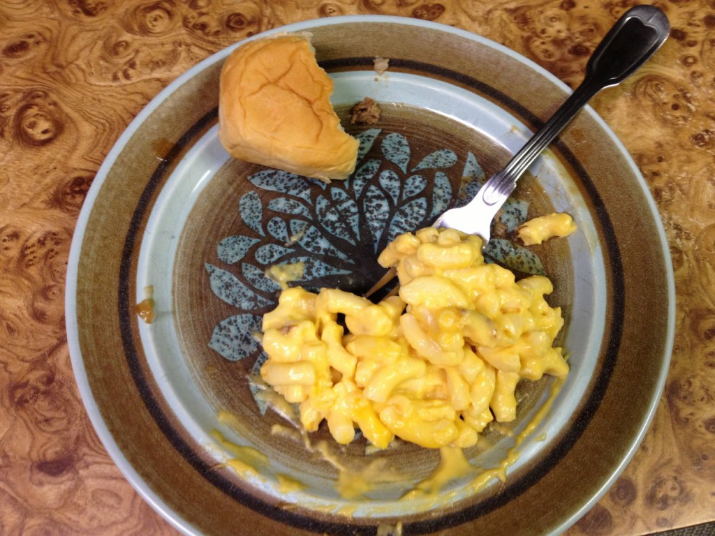 dinner-seconds-macaroni-and-cheese-hawaiian-savory-butter-roll