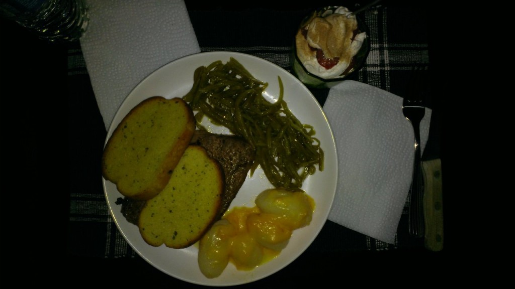 dinner-steak-texas-toast-green-beans-velveeta-potatoes-strawberries-whipped-cream