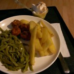 dinner-tyson-buffalo-chicken-bites-french-fries-green-beans-apple-sauce-whipped-cream-cinnamon