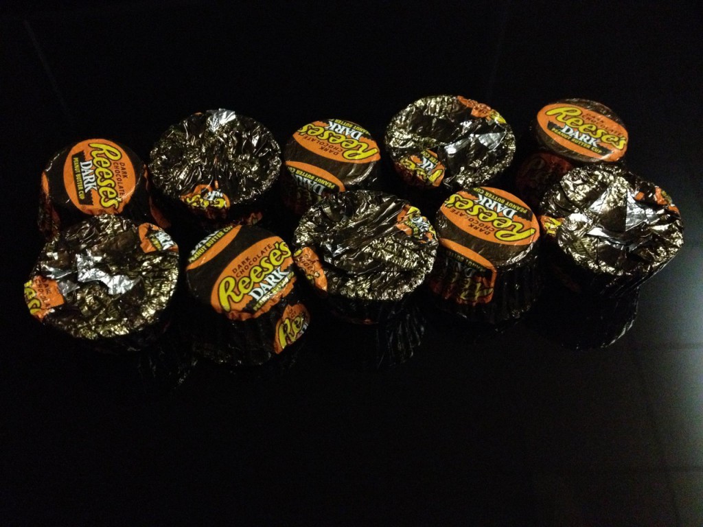 reeses-peanut-butter-cups-dark-chocolate-minatures