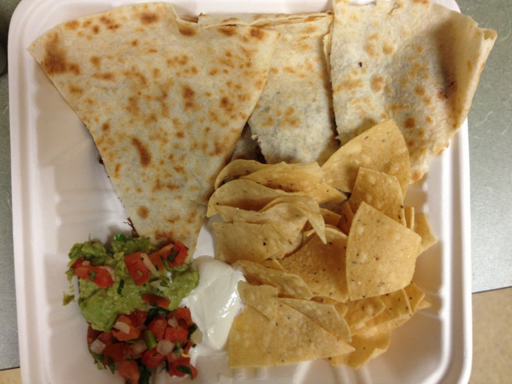 rubios-steak-carne-asada-quesadilla-with-chips